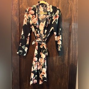 Frank Lyman Floral Robe M